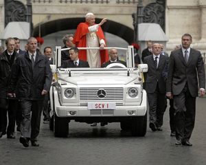 Popemobile1.jpg
