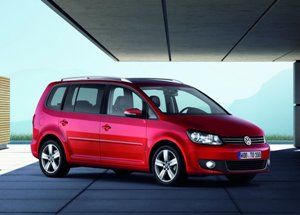 2011-Volkswagen-Touran-418small.jpg