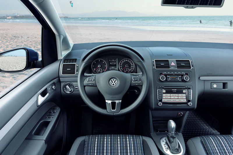 File:2011-VW-CrossTouran-2.JPG