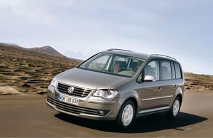 Volkswagen-Touran-2-lg.jpg